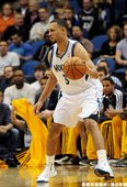 Brandon Roy 半場結束後 膝蓋不適 未再回到場上