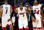 LeBron James 與隊友慶祝