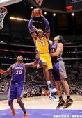 Dwight Howard 爭搶籃板