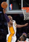 Kobe 抓取籃板
