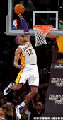 Dwight Howard 豪取 28 分、13 籃板