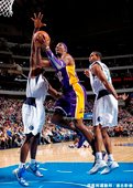 Dwight Howard 籃下逞威