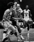 7. 費城76人 1972-73 賽季