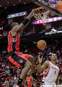 暴龍隊 Ed Davis 暴扣！