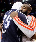 Durant 賽前和 Harden 擁抱寒暄