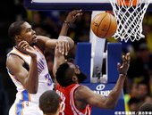 雷帝阻止 Harden 的進攻