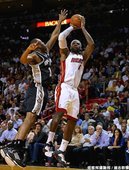 LeBron James 拿下 23 分、9 籃板以及 7 助攻全能表現