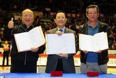 台中市連續第二年冠名贊助璞園，胡市長更打趣的說，我們地主球隊不要贏太多，以免待會大哥大會打不通