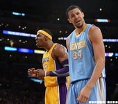 Dwight Howard 在比賽終了前投進一記三分球