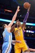 Dwight Howard 籃下逞威