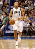Derek Fisher 換上小牛隊服後 首次先發上陣