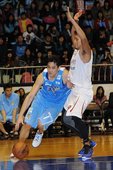 田壘在莊曉文防守下切入