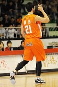 簡浩本場比賽三分球命中率達五成，砍進4顆三分球攻下16分