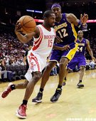 Toney Douglas 得到火箭最高的 22 分