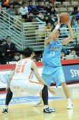 達欣球員陳子威(右)本場比賽拿下全場最高１８分, 助球隊取得勝利