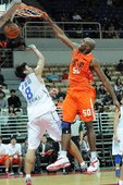 璞園戴維斯單手強力灌籃，振奮全隊士氣，Q繳出23分12籃板