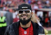 MLB 世界大賽冠軍成員 Sergio Romo 到場觀看 49ers 隊比賽