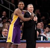 Metta World Peace 和總教練 Mike D'antoni