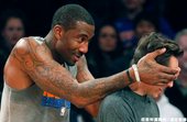 Steve Nash 與 Amare Stoudemire 賽前嬉戲