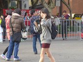 場邊女攝影師補捉鏡頭