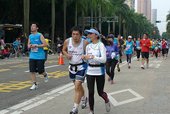 視障跑者與領跑員！