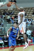 Q.Davis橫掃禁區，上場21分鐘即奪下27分、14籃板