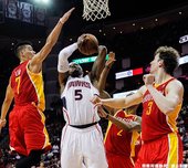 林書豪賞了 Josh Smith 一記火鍋