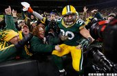 包裝工 John Kuhn 達陣後慶祝