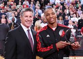 Damian Lillard 賽前獲頒 12 月最佳新秀