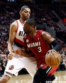 Nicolas Batum 奮力防守 Dwyane Wade