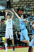 裕隆吳奉晟扮演板凳暴徒，得到20分外抓7籃板