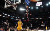 Wade 飛身上籃