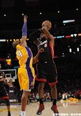 Kobe Bryant 防守 LeBron James