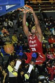 台銀泰勒轟炸籃框。本場拿下12分14籃板