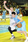 林宜輝帶球過人，得16分4籃板