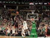 LeBron James 投進追平比數三分球