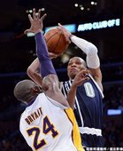 Russell Westbrook 在 Kobe 面前出手