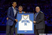 UCLA 退休 Reggie Miller 的大學球衣