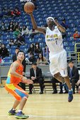 裕隆賀夫此役發揮相當出色，砍下31分12籃板