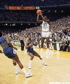 9.1982--NCAA冠軍賽致勝絕殺  帶領北卡擊敗喬治城大學