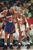 12.1993--冠軍賽對決 Charles Barkley  Jordan為最後贏家