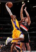Kobe 猛攻 40 分  湖人擊退拓荒者