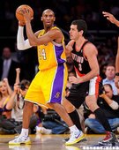 Kobe 猛攻 40 分  湖人擊退拓荒者