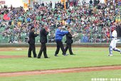 吳副總統開球