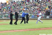 吳副總統開球