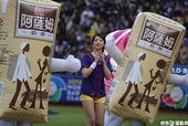 歌手暉倪擔任裁判