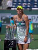 Maria Sharapova 輕取 Caroline Wozniacki  摘下本季首冠