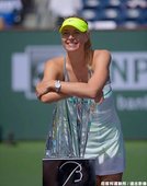 Maria Sharapova 輕取 Caroline Wozniacki  摘下本季首冠