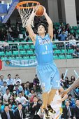 達欣田壘抓住機會雙手轟炸籃框