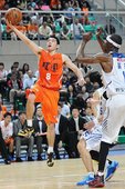 臺中璞園陳世杰(持球者)上半場表現突出，拿下本場比賽最高分21分